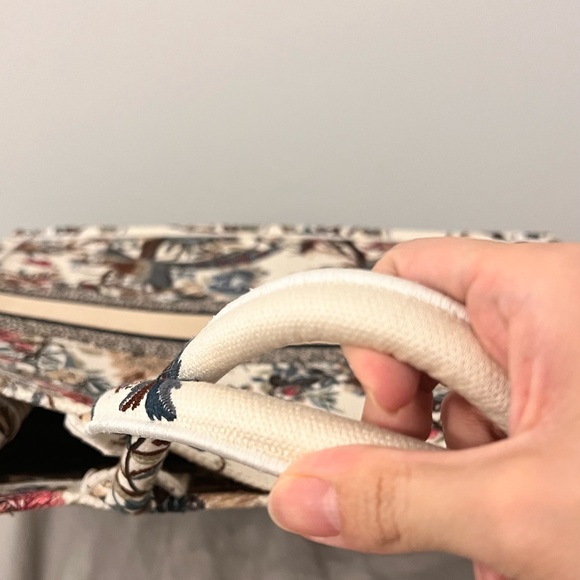 Book Tote Large size 2023 spring collection - Picture 4 of 10